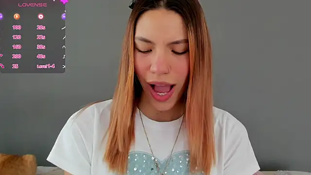 Snapshot of AntonellaaRossii chatting on 2, 10, 2025 AntonellaaRossii online show from 2, 10, 2025