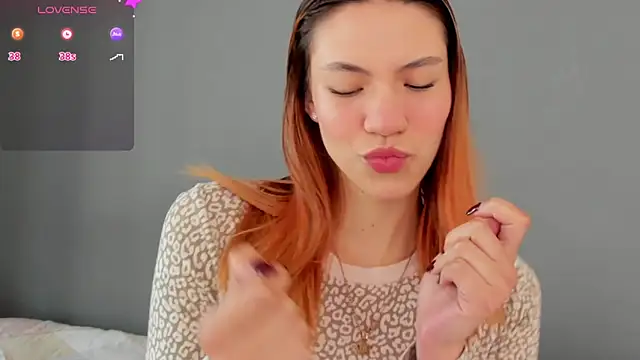 Snapshot of AntonellaaRossii chatting on 9, 10, 2025 AntonellaaRossii online show from 9, 10, 2025