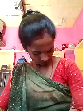 Snapshot of Hot_bbbb chatting on 8, 10, 2025 Hot bbbb online show from 8, 10, 2025