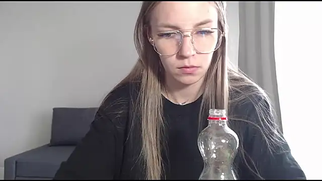 Snapshot of HitGyrl chatting on 5, 7, 2026 HitGyrl online show from 5, 7, 2026