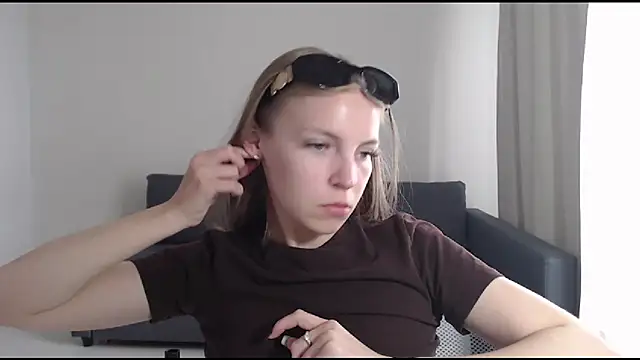 Snapshot of HitGyrl chatting on 10, 7, 2026 HitGyrl online show from 10, 7, 2026