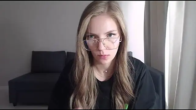 Snapshot of HitGyrl chatting on 15, 7, 2026 HitGyrl online show from 15, 7, 2026