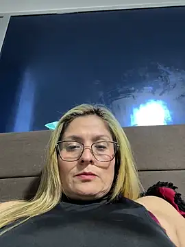 Snapshot of linda-mature43 chatting on 18, 10, 2025 linda-mature43 online show from 18, 10, 2025