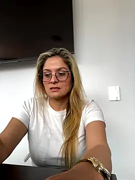 Snapshot of linda-mature43 chatting on 18, 10, 2025 linda-mature43 online show from 18, 10, 2025