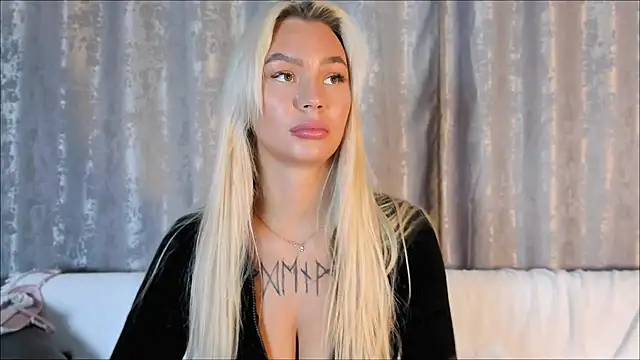 Snapshot of Eva_Re chatting on 17, 10, 2025 Eva Re online show from 17, 10, 2025