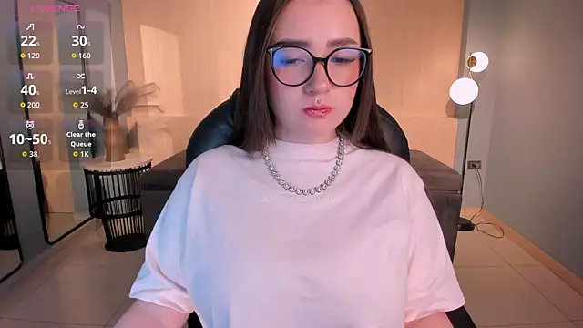 SarahRhodes  online show from 20, 10, 2025