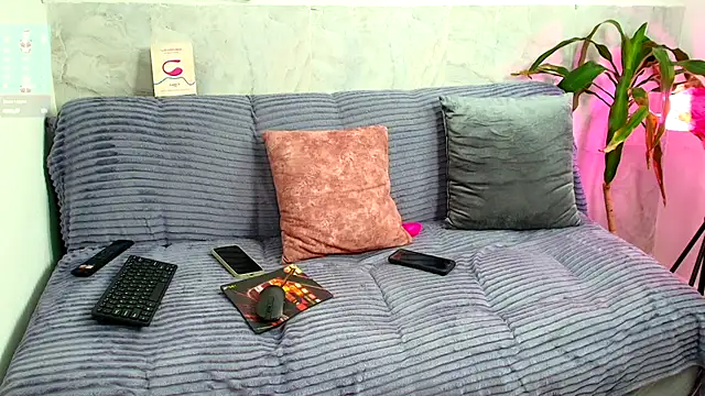 Luna logan online show from 27, 11, 2025