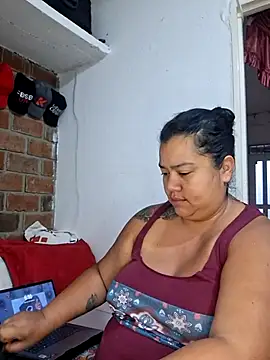 Snapshot of NARNYALABELLA chatting on 5, 11, 2025 NARNYALABELLA online show from 5, 11, 2025