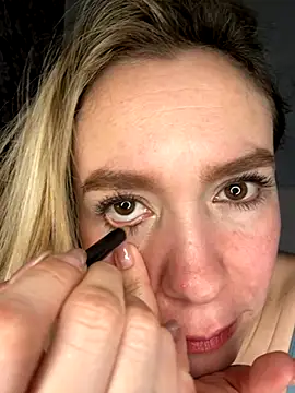 Snapshot of BritgetPsychol chatting on 4, 11, 2025 BritgetPsychol online show from 4, 11, 2025