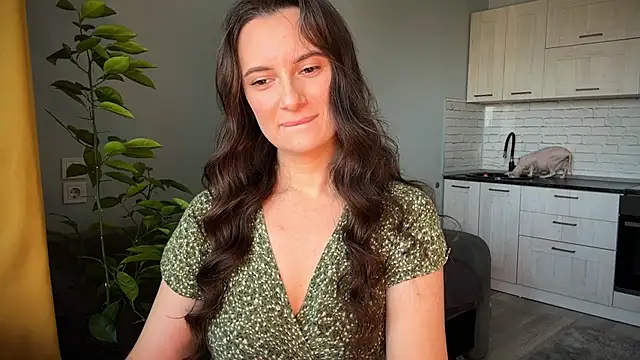 Snapshot of Luna_Raee chatting on 23, 9, 2025 Luna Raee online show from 23, 9, 2025