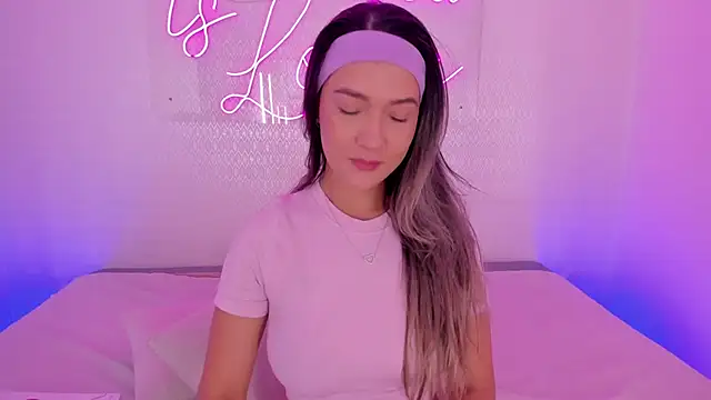 aleksandramiller  online show from 14, 4, 2026