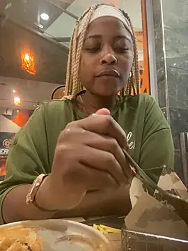 BQueen223 online show from 17, 10, 2025