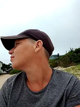 Snapshot of ComeAsYouAre chatting on 14, 11, 2025 ComeAsYouAre online show from 14, 11, 2025