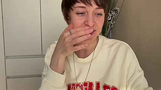 Snapshot of daniellia_ chatting on 8, 5, 2026 daniellia online show from 8, 5, 2026