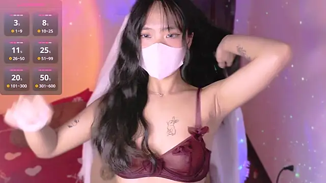 Phuong Bee online show from 18, 9, 2025