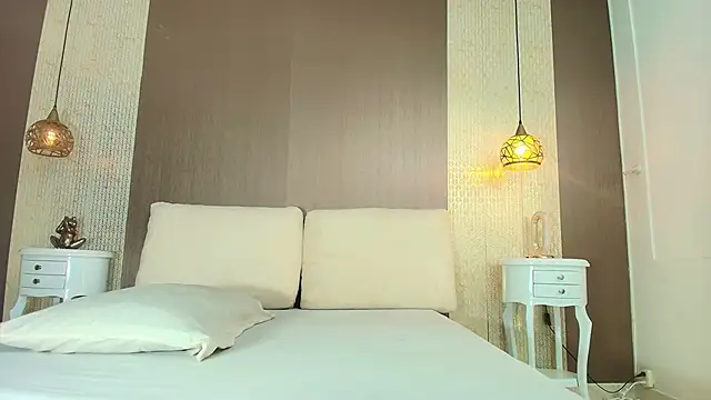 Tiifany Baker online show from 5, 3, 2026