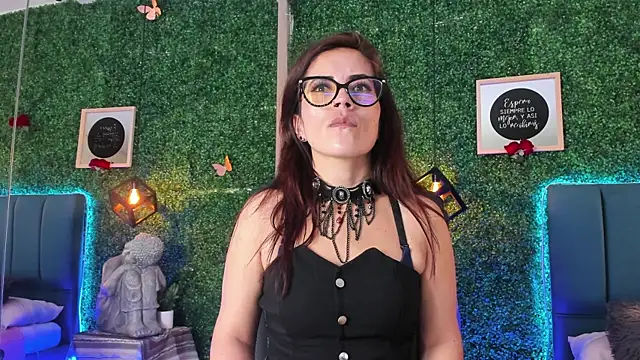 Snapshot of Linagh_ chatting on 6, 4, 2026 Linagh online show from 6, 4, 2026