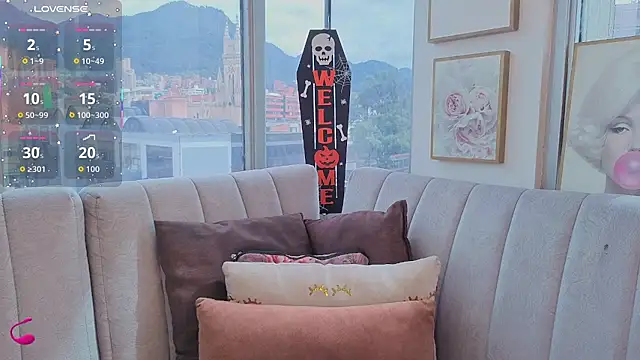 Zoey thompson online show from 29, 10, 2025