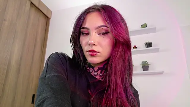 Snapshot of sara_queen10 chatting on 29, 4, 2026 sara queen10 online show from 29, 4, 2026