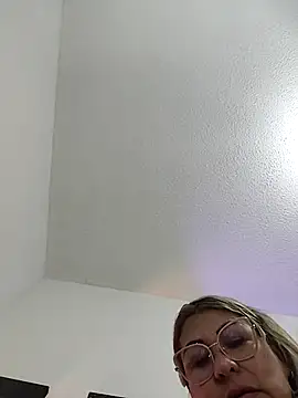 Snapshot of AlexxiaaMat chatting on 12, 11, 2025 AlexxiaaMat online show from 12, 11, 2025