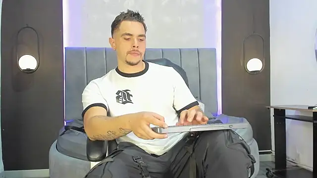 Liam walk  online show from 20, 11, 2025