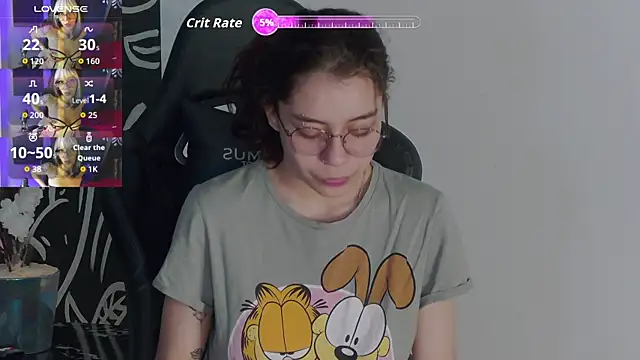 Snapshot of RavennMoonn chatting on 9, 10, 2025 RavennMoonn online show from 9, 10, 2025