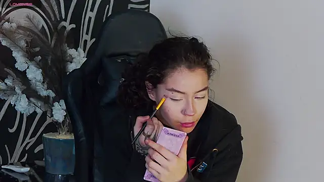 Snapshot of RavennMoonn chatting on 11, 10, 2025 RavennMoonn online show from 11, 10, 2025