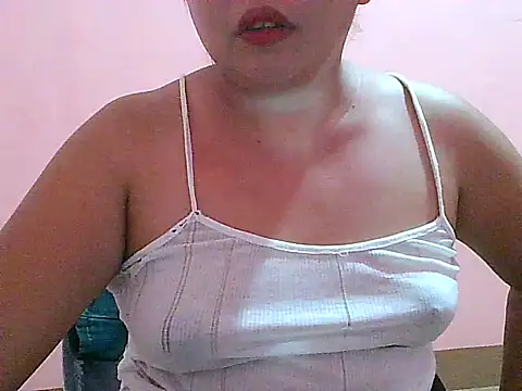 Snapshot of fresh_rosie chatting on 27, 5, 2026 fresh rosie online show from 27, 5, 2026