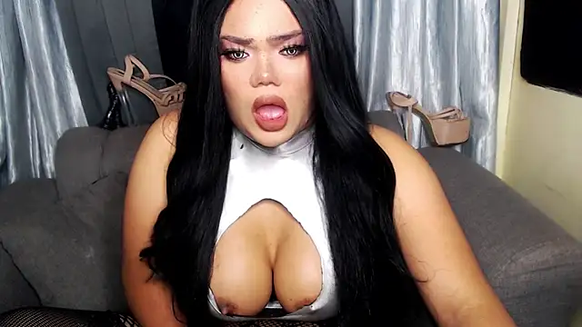 Snapshot of 10inchs_Maxie chatting on 16, 11, 2025 10inchs Maxie online show from 16, 11, 2025