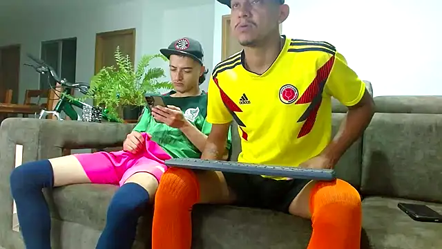 Snapshot of skinny23cm chatting on 11, 12, 2024 skinny23cm online show from 11, 12, 2024