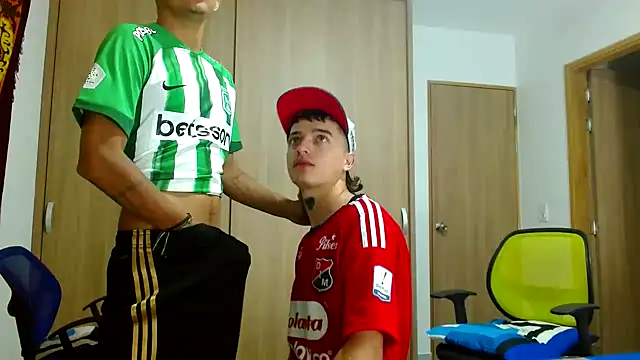 Snapshot of skinny23cm chatting on 16, 12, 2024 skinny23cm online show from 16, 12, 2024