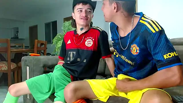 Snapshot of skinny23cm chatting on 28, 12, 2024 skinny23cm online show from 28, 12, 2024