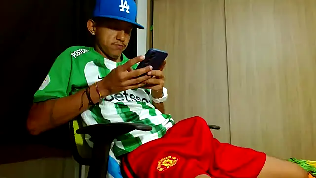 Snapshot of skinny23cm chatting on 22, 3, 2025 skinny23cm online show from 22, 3, 2025