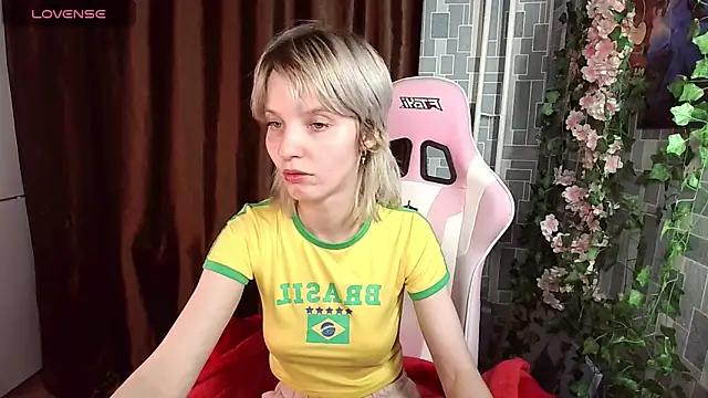 Snapshot of Madelaineses chatting on 24, 4, 2026 Madelaineses online show from 24, 4, 2026