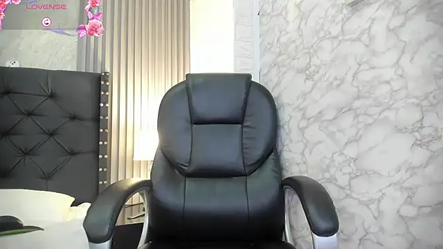 Snapshot of andrea__hills chatting on 12, 9, 2025 andrea hills online show from 12, 9, 2025