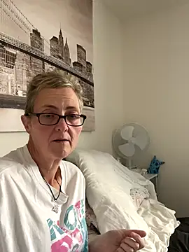 Curvy-Jinx online show from 10, 11, 2025