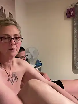 Curvy-Jinx online show from 3, 12, 2025