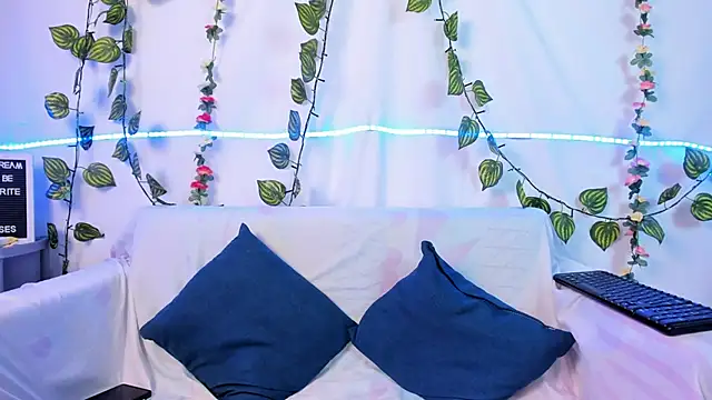 Delilah 85 online show from 13, 11, 2025