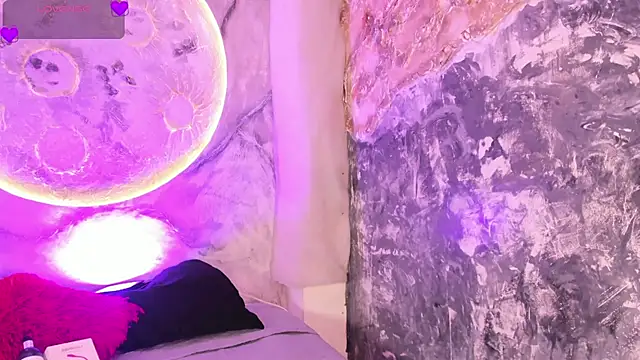 katierouge  online show from 14, 9, 2025