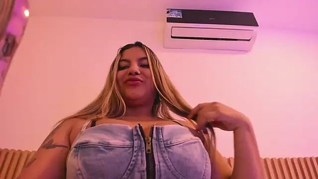Snapshot of OliviaSweett chatting on 8, 5, 2026 OliviaSweett online show from 8, 5, 2026
