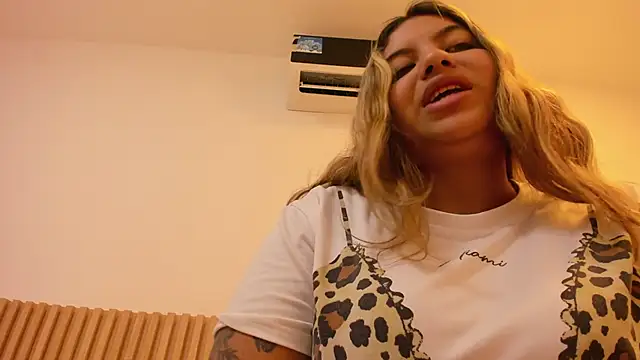 Snapshot of OliviaSweett chatting on 4, 6, 2026 OliviaSweett online show from 4, 6, 2026