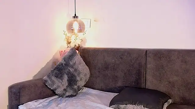 Snapshot of littlee_Sophi_ chatting on 18, 12, 2025 littlee Sophi online show from 18, 12, 2025