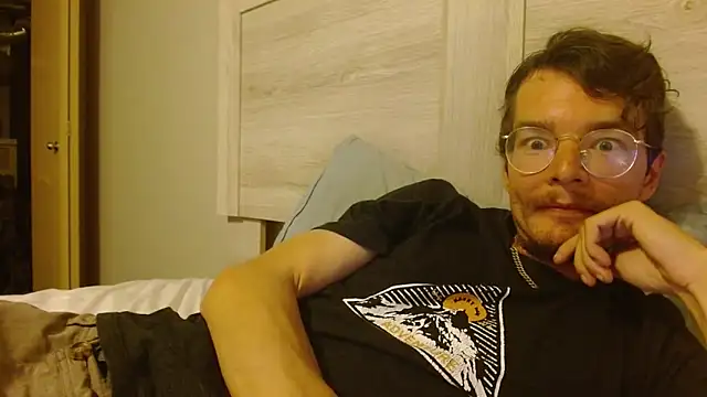 Snapshot of Hungboxer69 chatting on 12, 9, 2025 Hungboxer69 online show from 12, 9, 2025