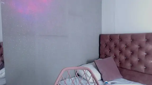 Snapshot of Stefany_44 chatting on 14, 11, 2025 Stefany 44 online show from 14, 11, 2025