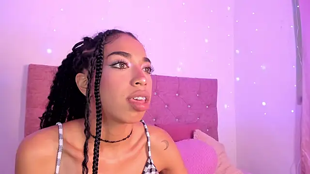 Snapshot of dulce_brown01 chatting on 7, 5, 2026 dulce brown01 online show from 7, 5, 2026