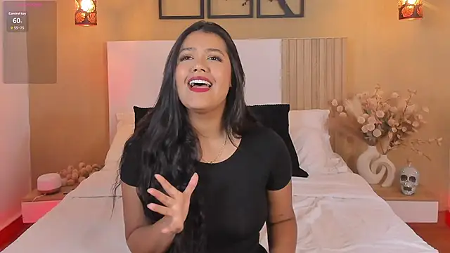 Snapshot of Camila_Bustamante chatting on 16, 10, 2025 Camila Bustamante online show from 16, 10, 2025