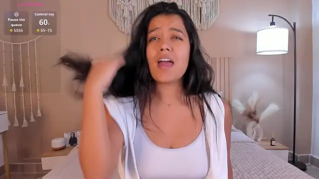Snapshot of Camila_Bustamante chatting on 4, 5, 2026 Camila Bustamante online show from 4, 5, 2026