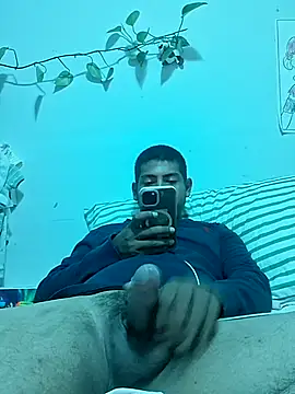 Snapshot of UsaGuy76 chatting on 14, 5, 2026 UsaGuy76 online show from 14, 5, 2026