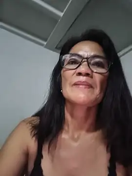 Snapshot of ImYourWoman_55 chatting on 17, 6, 2026 ImYourWoman 55 online show from 17, 6, 2026