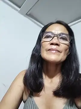 Snapshot of ImYourWoman_55 chatting on 4, 7, 2026 ImYourWoman 55 online show from 4, 7, 2026